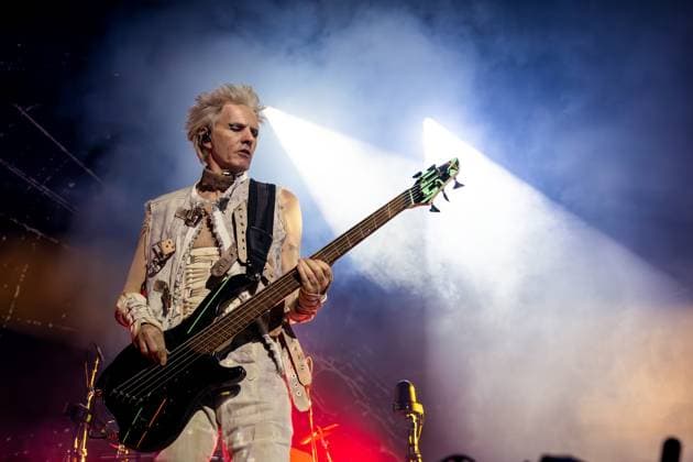 Duran Duran s Halloween concert in Manchesterester, UK - 31 Oct 2025 Simon Le Bon, lead singer of Duran Duran, performs on stage during the Danse Macabre Halloween Party at the Co-op Live Arena. Duran Duran perform at their Danse Macabre Halloween Party at the Co-op Live Arena , Manchester UK Manchester United Kingdom Copyright: xAndyxVonxPipx xSOPAxImagesx Duran-Andy-Von-Pip-05