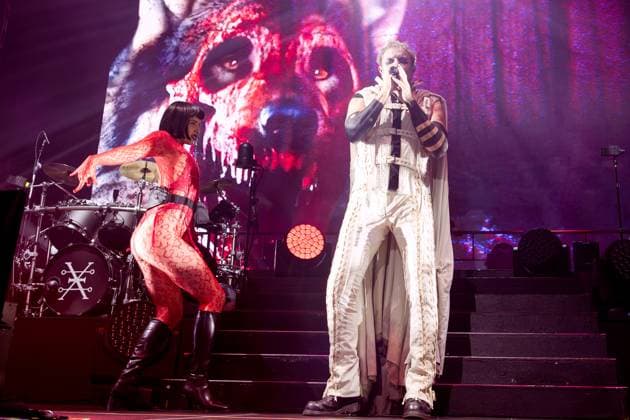 Duran Duran s Halloween concert in Manchesterester, UK - 31 Oct 2025 Simon Le Bon of Duran Duran, performs on stage, with a dancer dressed as Little Red Riding Hood during the Danse Macabre Halloween Party at the Co-op Live Arena. Duran Duran perform at their Danse Macabre Halloween Party at the Co-op Live Arena , Manchester UK Manchester United Kingdom Copyright: xAndyxVonxPipx xSOPAxImagesx Duran-Andy-Von-Pip-15