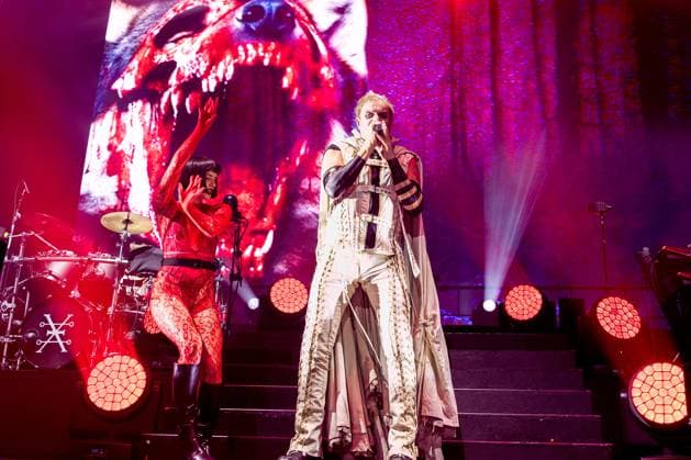 Duran Duran s Halloween concert in Manchesterester, UK - 31 Oct 2025 Simon Le Bon of Duran Duran, performs on stage, with a dancer dressed as Little Red Riding Hood during the Danse Macabre Halloween Party at the Co-op Live Arena. Duran Duran perform at their Danse Macabre Halloween Party at the Co-op Live Arena , Manchester UK Manchester United Kingdom Copyright: xAndyxVonxPipx xSOPAxImagesx Duran-Andy-Von-Pip-17