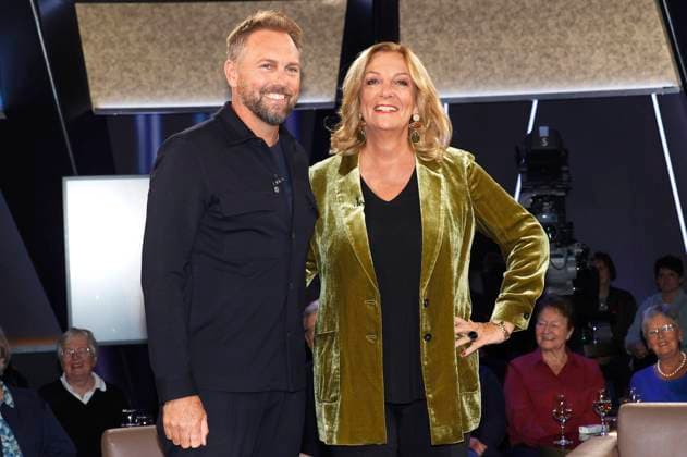 Steven Gätjen and Bettina Tietjen at the recording of the NDR Talk Show in the NDR television studio Lokstedt Hamburg, 29 10 2025 Foto:xH.xHartmannx xFuturexImagex ndr_talk2910_5030