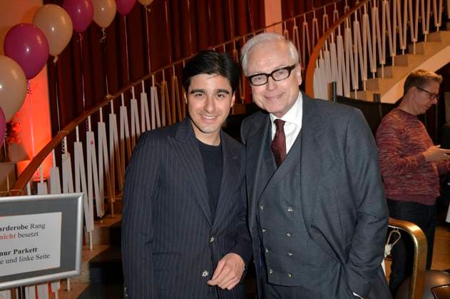 Atrin Madani and Hans Jürgen Schatz at the premiere of the play Carmen darf nicht platzen at the Komödie am Kurfürstendamm in the Ernst Reuter Saal Berlin, 31 10 2025 Foto:xM.xBehrensx xFuturexImagex carmen_prem_5007