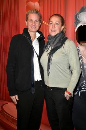 Anne von Knoblauch with company at the premiere of the play Carmen darf nicht platzen at the Komödie am Kurfürstendamm in the Ernst Reuter Saal Berlin, 31 10 2025 Foto:xM.xBehrensx xFuturexImagex carmen_prem_5015