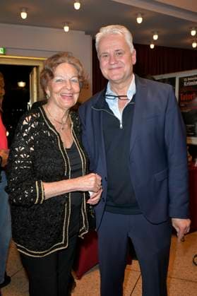 Helga Schlack and Martin Woelffer at the premiere of the play Carmen darf nicht platzen at the Komödie am Kurfürstendamm in the Ernst Reuter Saal Berlin, 31 10 2025 Foto:xM.xBehrensx xFuturexImagex carmen_prem_5033