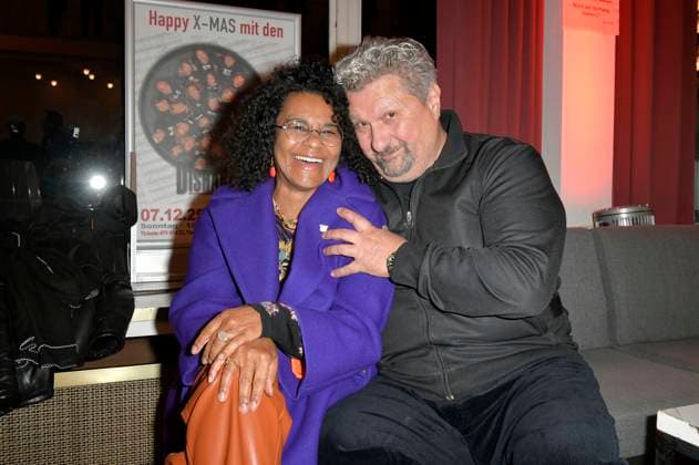Adisat Semenitsch and Aykut Kayacik at the premiere of the play Carmen darf nicht platzen at the Komödie am Kurfürstendamm in the Ernst Reuter Saal Berlin, 31 10 2025 Foto:xM.xBehrensx xFuturexImagex carmen_prem_5035