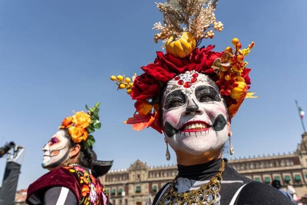 Day Of The Dead In Mexico City s Historic Center Participants are seen during the Day of the Dead celebration in the Zocalo, the historic center of Mexico City, Mexico. Day of the Dead honors deceased loved ones with altars, marigolds, skull face paint, and offerings meant to guide returning spirits. The Zocalo, officially Plaza de la Constitucion, is Mexico City s main square and serves as the political and cultural heart of the capital since Aztec times. Mexico City Mexico Mexico  Copyright: xRonenxTivonyx originalFilename: tivony-dayofthe251031_np2MI.jpg