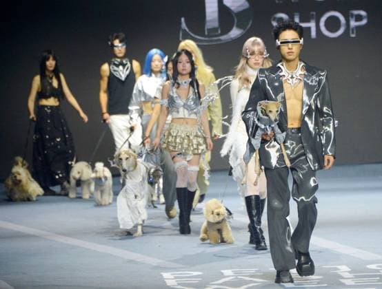 SHANGHAI, CHINA - OCTOBER 31: Pet owners and their pets walk the runway during the 5th Petjoy Fashion Week at Shanghai Fashion Center on October 31, 2025 in Shanghai, China. The 2025 Petjoy Fashion Week opened on October 31 in Shanghai, bringing together global brands, innovative designs, and lifestyle trends that highlight the fast-growing pet industry.  Copyright: xVCGx 111600987232