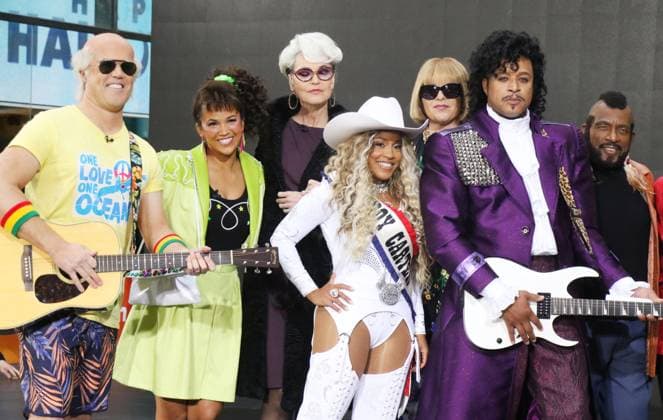 October 31 2025 Peter Alexander, Laura Jarrett, Savannah Guthrie, Sheinelle Jones, Jenna Bush Hager, Craig Melvin, Al Roker, on Today Show Halloween Celebration at Rockeffer Plaza in New York. October 31, 2025 Copyright: xRWx
