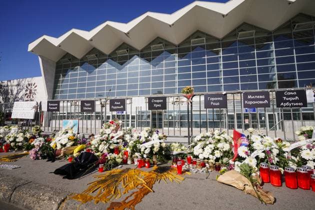 October 15, 2025, Novi Sad, Vojvodina province, Serbia: 2025111, Novi Sad, Serbia - Citizens and students at the commemoration in Novi Sad pay tribute to the 16 victims who died exactly one year ago in the railway station canopy collapse. At the site of the tragedy, thousands of people lay flowers and light candles in remembrance and as part of the fight for justice. Novi Sad Serbia - ZUMAd223 20251015_zip_d223_109 Copyright: xMarkoxDimicx