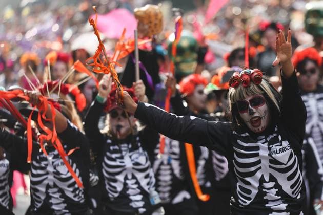 Day Of The Dead Parade In Mexico City Participants take part in the Day of the Dead parade in Mexico City, Mexico on November 1, 2025. Mexico City Mexico  Copyright: xJakubxPorzyckix originalFilename: porzycki-dayofthe251101_np3EA.jpg