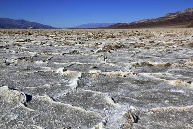 Schlechtes Wasser, tiefster Punkt der USA, Salzsee vermischt mit Mineralien im Desert Valley, tiefer als der Meeresspiegel Bad water, deepest point in the USA, Saltsee mixed with minerals in the Desert Valley, deeper than sea level Copyright: imageBROKER MorozovaxTatiana ibxiqx15380994.jpg