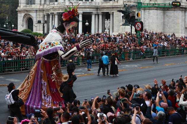 Day of the Dead parade in Mexico City MEXICO CITY, MEXICO - NOVEMBER 01: A giant catrina is displayed during the annual Day of the Dead parade along the main avenues in the city center, in Mexico City, Mexico on November 01, 2025. According to the authorities, more than 8,000 participants took part in the annual Day of the Dead parade this year. Daniel Cardenas Anadolu Mexico City Mexico. Editorial use only. Please get in touch for any other usage.  Copyright: x2025xAnadoluxDanielxCardenasx