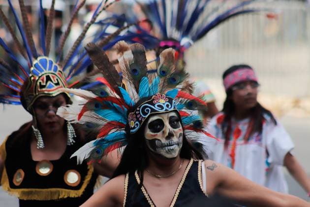 Annual Dia de Muertos Parade A woman taking part during the 2025 Dia de Muertos Parade at Paseo de la Reforma avenue on the Day of the Dead celebration. 1.5 million people attended the annual Dia de Muertos Parade. on November 1, 2025 in Mexico City, Mexico. (Photo by Carlos Santiago Eyepix Group) Copyright: xCarlosxSantiagox xEyepixxGroupx CS_01112025_124841