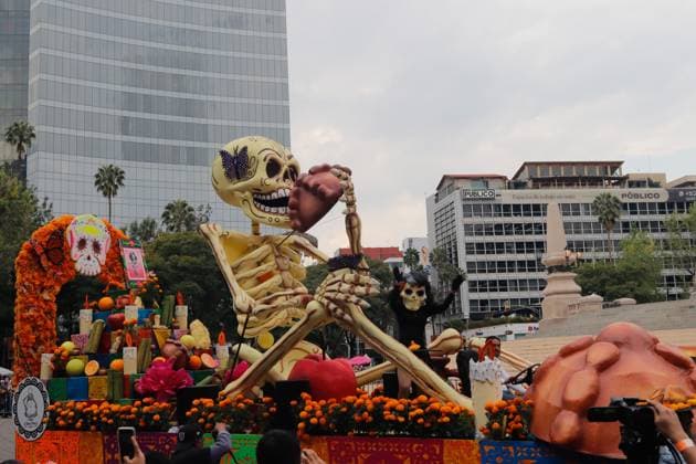 Annual Dia de Muertos Parade Persons taking part during the 2025 Dia de Muertos Parade at Paseo de la Reforma avenue on the Day of the Dead celebration. 1.5 million people attended the annual Dia de Muertos Parade. on November 1, 2025 in Mexico City, Mexico. (Photo by Carlos Santiago Eyepix Group) Copyright: xCarlosxSantiagox xEyepixxGroupx CS_01112025_124885
