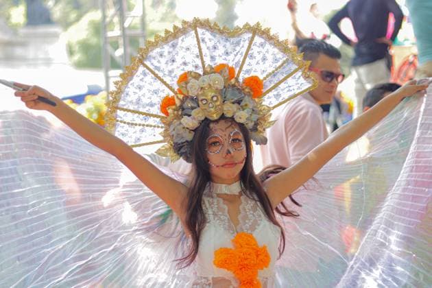 Annual Dia de Muertos Parade A woman taking part during the 2025 Dia de Muertos Parade at Paseo de la Reforma avenue on the Day of the Dead celebration. 1.5 million people attended the annual Dia de Muertos Parade. on November 1, 2025 in Mexico City, Mexico. (Photo by Carlos Santiago Eyepix Group) Copyright: xCarlosxSantiagox xEyepixxGroupx CS_01112025_124830