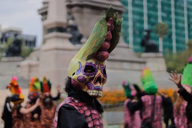 Annual Dia de Muertos Parade A person taking part during the 2025 Dia de Muertos Parade at Paseo de la Reforma avenue on the Day of the Dead celebration. 1.5 million people attended the annual Dia de Muertos Parade. on November 1, 2025 in Mexico City, Mexico. (Photo by Carlos Santiago Eyepix Group) Copyright: xCarlosxSantiagox xEyepixxGroupx CS_01112025_124849