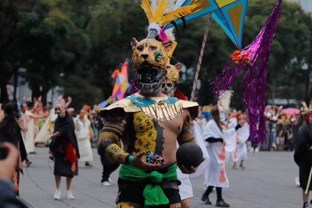 Annual Dia de Muertos Parade A person taking part during the 2025 Dia de Muertos Parade at Paseo de la Reforma avenue on the Day of the Dead celebration. 1.5 million people attended the annual Dia de Muertos Parade. on November 1, 2025 in Mexico City, Mexico. (Photo by Carlos Santiago Eyepix Group) Copyright: xCarlosxSantiagox xEyepixxGroupx CS_01112025_124855