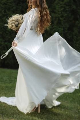 Perfektes Hochzeitskleid am Hochzeitstag Perfect wedding dress on the wedding day Copyright: imageBROKER AndriixOmelnytskyi ibxiqx15389452.jpg ,model released, Symbolfoto ,property released
