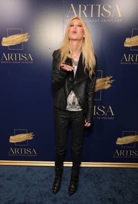 11 November 2025 - Los Angeles, California - Tara Reid. ARTISA Medical Grade Skincare Launch Party held at The Grotto. Los Angeles USA - ZUMAa123 20251101_zaa_a123_009 Copyright: xADx