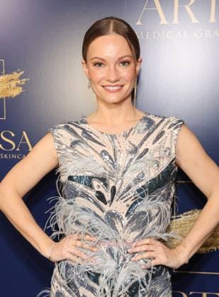 11 November 2025 - Los Angeles, California - Caitlin O Connor. ARTISA Medical Grade Skincare Launch Party held at The Grotto. Los Angeles USA - ZUMAa123 20251101_zaa_a123_025 Copyright: xADx