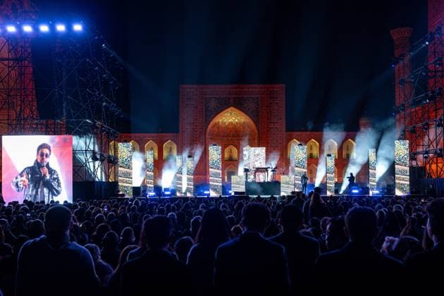 Jean-Michel Jarre At Concert on Registan Square - Samarkand Jean-Michel Jarre performs on the famous Registan Square, as Samarkand hosts the 43rd UNESCO General Conference, a historic gathering of all member states outside Paris for the first time in 40 years, in Samarkand, Uzbekistan, on November 1st, 2025. Photo by Ammar Abd Rabbo ABACAPRESS.COM Samarkand Uzbekistan  Copyright: xAbdxRabboxAmmar ABACAx