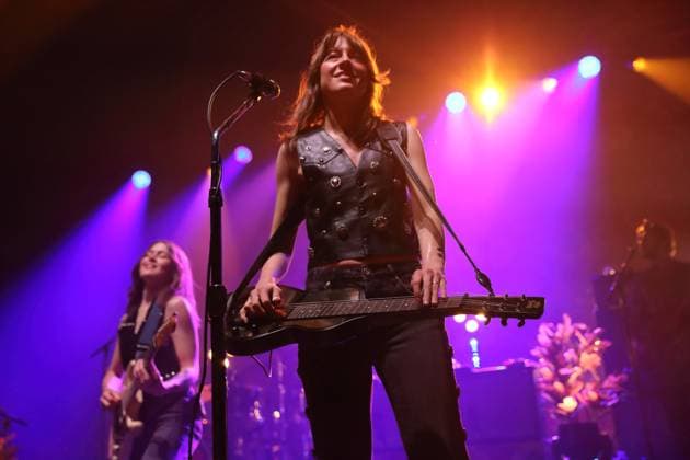 Rebecca Lovell and Megan Lovell, from left, from the band Larkin Poe at a concert at the Tempodrom in Berlin, November 1, 2025 Larkin Poe concert Berlin