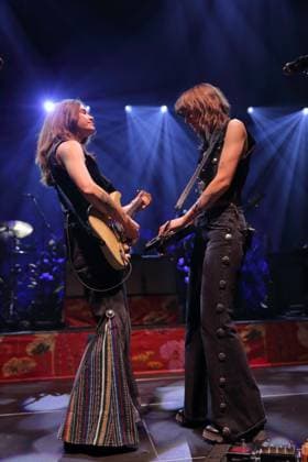 Rebecca Lovell and Megan Lovell, from left, from the band Larkin Poe at a concert at the Tempodrom in Berlin, November 1, 2025 Larkin Poe concert Berlin