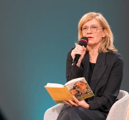 FRANKFURT AM MAIN, Deutschland - 17. Oktober 2024: Caroline Peters (*1971, deutsche Schauspielerin) liest auf der 76. Frankfurter Buchmesse FRANKFURT AM MAIN, Deutschland - 17. Oktober 2024: Caroline Peters (*1971, deutsche Schauspielerin) liest auf der 76. Frankfurter Buchmesse Frankfurt (License=RM) Copyright: xZoonar.com MarkusxWissmannx 24211472