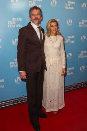 Actor Ethan Hawke poses with his wife Ryan Hawke on the red carpet at the GEMS Film Festival, where he will receive the Variety Virtuoso Award in Miami, United States, 02 November 2025. Actor Ethan Waks honored at the GEMS Film Festival in Miami !ACHTUNG: NUR REDAKTIONELLE NUTZUNG!  Copyright: xGiorgioxVierax AME4922 20251103-55018420599_1