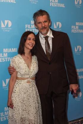 Actor Ethan Hawke poses alongside Miami Film Festival program director Lauren Cohen on the red carpet at the GEMS Film Festival, where he will receive the Variety Virtuoso Award in Miami, United States, 02 November 2025. Actor Ethan Waks honored at the GEMS Film Festival in Miami !ACHTUNG: NUR REDAKTIONELLE NUTZUNG!  Copyright: xGiorgioxVierax AME4923 20251103-55018420601_1