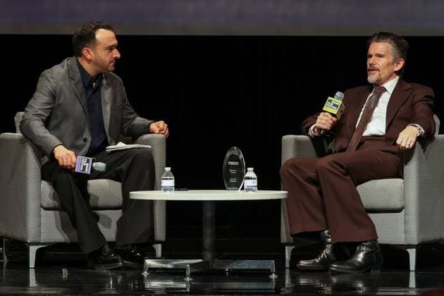 American actor Ethan Hawke (R) and Variety co-editorial director Ramin Setoodeh speak on a panel about the actor s career during the Miami Film Festival GEMS in Miami, United States, 02 November 2025. Hawke said that it would feel great, if he deserved it, to win an Oscar for his performance in the film ‘Blue Moon’ by American director Richard Linklater, during a tribute he received on Sunday. Ethan Hawke says he would feel great if he won the Oscar for ‘Blue Moon’ !ACHTUNG: NUR REDAKTIONELLE NUTZUNG!  Copyright: xGiorgioxVierax AME4940 20251103-55018420761_1