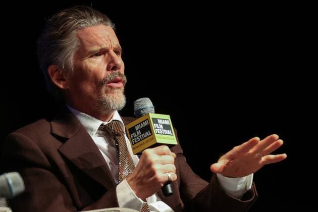 American actor Ethan Hawke speaks on a panel about his career during the Miami Film Festival GEMS in Miami, United States, 02 November 2025. Hawke said that it would feel great, if he deserved it, to win an Oscar for his performance in the film ‘Blue Moon’ by American director Richard Linklater, during a tribute he received on Sunday. Ethan Hawke says he would feel great if he won the Oscar for ‘Blue Moon’ !ACHTUNG: NUR REDAKTIONELLE NUTZUNG!  Copyright: xGiorgioxVierax AME4938 20251103-55018420764_1