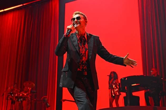 Marti Pellow performing at O2 Arena in London LONDON, ENGLAND - NOVEMBER 02: Marti Pellow performing at O2 Arena, Greenwich as part of ˜Love Is All Around™ 30th Anniversary Tour on November 02, 2025 in London, England. CAP MAR MAR Great Britain Copyright: xMartinxHarris CapitalxPicturesx