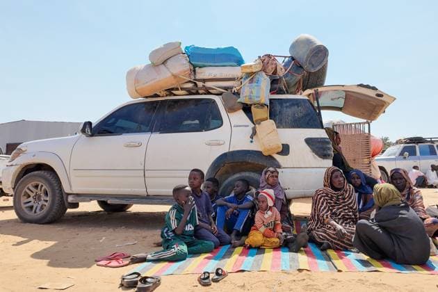IOM: Around 71,000 displaced after clashes in Sudan’s El-Fasher AL DABBAH, SUDAN - NOVEMBER 3: Displaced Sudanese families who fled the recent clashes in North Darfur’s capital El-Fasher and nearby villages gather around vehicles after arriving in Al Dabbah town of Sudan’s Northern State, where they continue to live under difficult conditions, in Al Dabbah, Sudan, on November 3, 2025. According to the International Organization for Migration (IOM), around 71,000 people were displaced from El-Fasher and surrounding villages after the Rapid Support Forces (RSF) took control of the city in North Darfur a week ago. Stringer Anadolu Sudan Sudan. Editorial use only. Please get in touch for any other usage.  Copyright: x2025xAnadoluxStringerx
