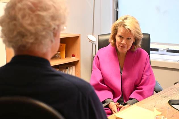 Queen Mathilde Visits Centre De Prevention Du Suicide BRUSSELS, BELGIUM - NOVEMBER 3 :Queen Mathilde visits the Centre de Prévention du Suicide in Brussels, an organisation dedicated to multifaceted suicide prevention through accessible and low-threshold telecare. The organisation offers support to people with suicidal thoughts or behaviour, and to their loved ones. .on November 03, 2025 in Brussels, Belgium, 03 11 2025 Brussels Belgium  Copyright: xBertxVanxDenxBrouckex