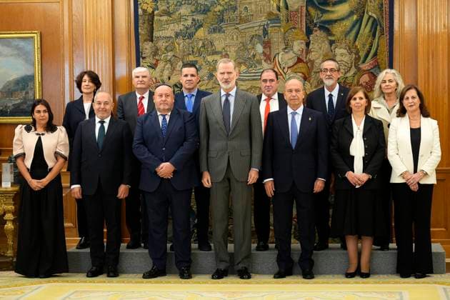 King Felipe VI of Spain receives in audience a delegation from the Federation of Jewish Communities of Spain (FCJE), headed by the Federation s president, David Obadia, and Rabbi Isaac Cohen, rabbi-dayan of the Federation. November 03, 2025. (2025110325)
