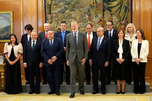 King Felipe VI of Spain receives in audience a delegation from the Federation of Jewish Communities of Spain (FCJE), headed by the Federation s president, David Obadia, and Rabbi Isaac Cohen, rabbi-dayan of the Federation. November 03, 2025. (2025110333)