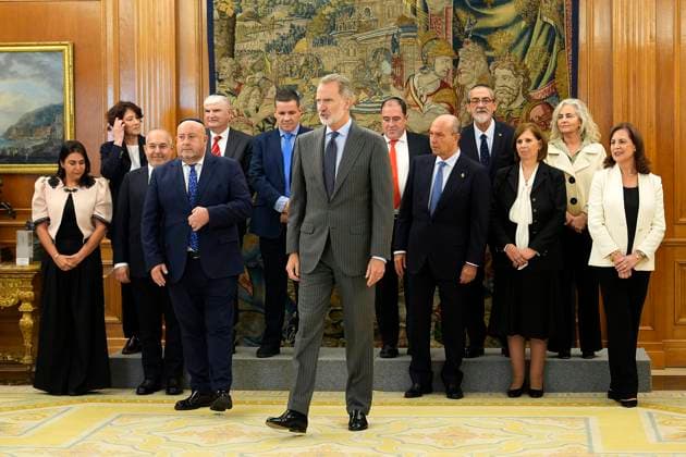 King Felipe VI of Spain receives in audience a delegation from the Federation of Jewish Communities of Spain (FCJE), headed by the Federation s president, David Obadia, and Rabbi Isaac Cohen, rabbi-dayan of the Federation. November 03, 2025. (2025110337)