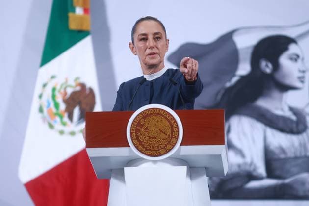 Mexican President Claudia Sheinbaum - Press Conference MEXICO CITY, MEXICO - NOVEMBER 03: Mexican President Claudia Sheinbaum attends a press conference, at the National Palace, in Mexico City, Mexico on November 03, 2025. The press conference was held with members of the Mexico s security cabinet, following the killing of the local mayor Carlos Manzo during the Day of the Dead celebrations in the state of Michoacan last Saturday. Daniel Cardenas Anadolu Mexico City Mexico. Editorial use only. Please get in touch for any other usage.  Copyright: x2025xAnadoluxDanielxCardenasx