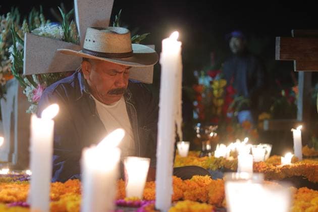 People Visit San Andres Mixquic cemetery on Dia de Muertos Celebration People visit the San Andres Mixquic cemetery, located in Tlahuac, to accompany their deceased loved ones in the traditional lighting ceremony on the Dia de Muertos celebration. on October 3, 2025 in Mexico City, Mexico. (Photo by Carlos Santiago Eyepix Group) Copyright: xCarlosxSantiagox xEyepixxGroupx CS_03112025_172441