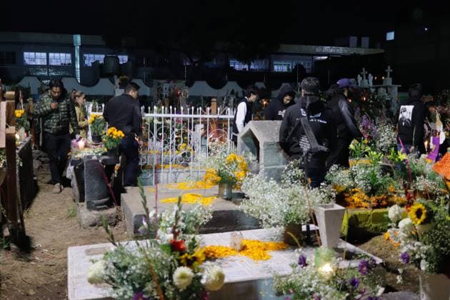 People Visit San Andres Mixquic cemetery on Dia de Muertos Celebration People visit the San Andres Mixquic cemetery, located in Tlahuac, to accompany their deceased loved ones in the traditional lighting ceremony on the Dia de Muertos celebration. on October 3, 2025 in Mexico City, Mexico. (Photo by Carlos Santiago Eyepix Group) Copyright: xCarlosxSantiagox xEyepixxGroupx CS_03112025_172443