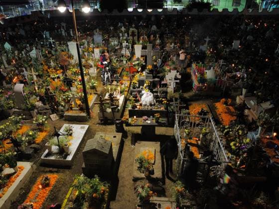 People Visit San Andres Mixquic cemetery on Dia de Muertos Celebration Aerial view of the San Andres Mixquic cemetery, located in Tlahuac, where people accompany their deceased loved ones in the traditional lighting ceremony on the Dia de Muertos celebration. on October 3, 2025 in Mexico City, Mexico. (Photo by Carlos Santiago Eyepix Group) Copyright: xCarlosxSantiagox xEyepixxGroupx CS_03112025_172463