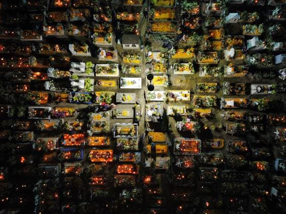 Aerial view of the San Andres Mixquic cemetery, located in Tlahuac, where people accompany their deceased loved ones in the traditional lighting ceremony on the Dia de Muertos celebration. on October 3, 2025 in Mexico City, Mexico. Mexico City Mexico - ZUMAe321 20251103_zia_e321_001 Copyright: xCarlosxSantiagox