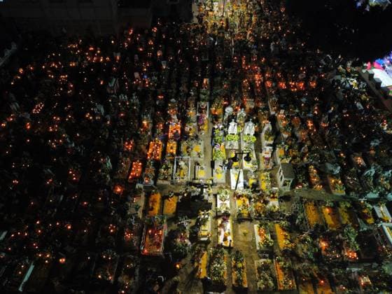 Aerial view of the San Andres Mixquic cemetery, located in Tlahuac, where people accompany their deceased loved ones in the traditional lighting ceremony on the Dia de Muertos celebration. on October 3, 2025 in Mexico City, Mexico. Mexico City Mexico - ZUMAe321 20251103_zia_e321_013 Copyright: xCarlosxSantiagox