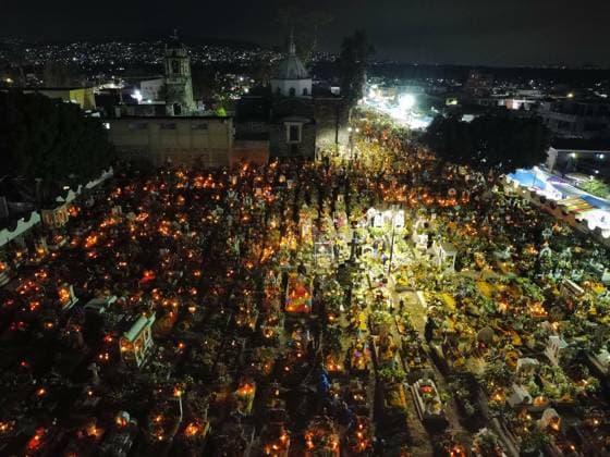 Aerial view of the San Andres Mixquic cemetery, located in Tlahuac, where people accompany their deceased loved ones in the traditional lighting ceremony on the Dia de Muertos celebration. on October 3, 2025 in Mexico City, Mexico. Mexico City Mexico - ZUMAe321 20251103_zia_e321_025 Copyright: xCarlosxSantiagox