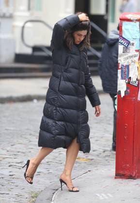 Monica Barbaro and Callum Turner filming a scene for their new movie ˜One Night Only in Soho Featuring: Monica Barbaro Where: New York City, New York, United States When: 03 Nov 2025 Credit: Rob Davis INSTARimages EDITORIAL USE ONLY. NOT FOR USE BY NEWSPAPERS BASED IN THE UK. Copyright: xx instar55239502
