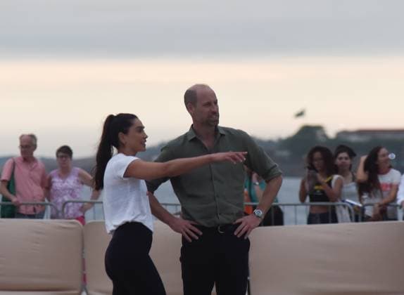 Prince William in Rio de Janeiro RIO DE JANEIRO, BRAZIL, NOVEMBER 3 : Prince William takes part in activities on Copacabana Beach, in the southern part of Rio de Janeiro, Brazil, late Monday afternoon, on November 03, 2025. During his visit, he played volleyball with teenagers and observed a drowning rescue simulation carried out by the Fire Department. He later met with firefighters, who showcased the technologies used by the department, and watched a live demonstration of a sea rescue operation involving jet skis and a helicopter. Fabio Teixeira Anadolu Rio de Janeiro Brazil. Editorial use only. Please get in touch for any other usage. Copyright: x2025xAnadoluxFabioxTeixeirax