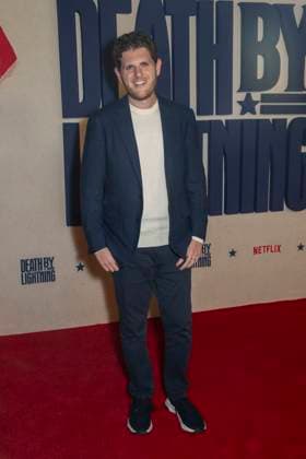 Netflix s Death by Lightning Limited Series Premiere, New York, USA - 03 Nov 2025 Mike Makowsky attends Netflix s Death By Lightning New York Premiere at The Plaza Hotel New York United States Copyright: xRonxAdarx xSOPAxImagesx _radar_deathbylightning_20251103_01301