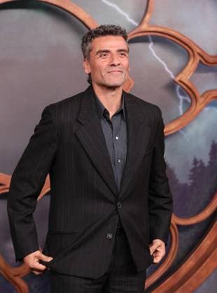 November 4, 2025, Mexico City, Ciudad de Mexico, Mexico: Actor Oscar Isaac attends the red carpet for the film Frankenstein at Colegio de San Ildefonso. on November 3, 2025 in Mexico City, Mexico. Mexico City Mexico - ZUMAe321 20251104_zea_e321_001 Copyright: xAlbertoxGuillenx