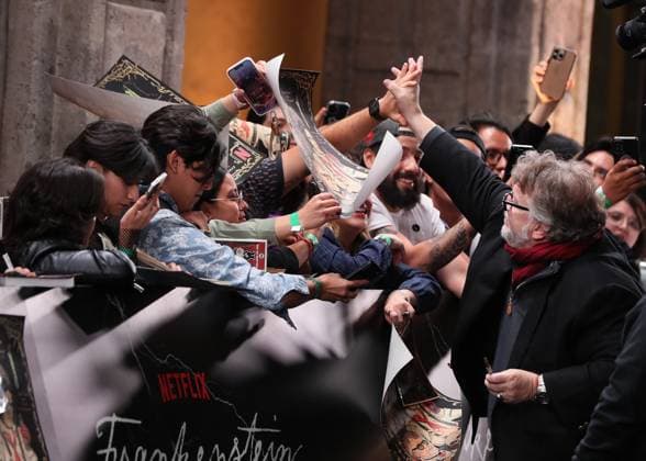 November 4, 2025, Mexico City, Ciudad de Mexico, Mexico: Director Guillermo del Toro attends the red carpet for the film Frankenstein at Colegio de San Ildefonso. on November 3, 2025 in Mexico City, Mexico. Mexico City Mexico - ZUMAe321 20251104_zea_e321_003 Copyright: xAlbertoxGuillenx