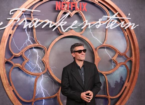 November 4, 2025, Mexico City, Ciudad de Mexico, Mexico: Actor Oscar Isaac attends the red carpet for the film Frankenstein at Colegio de San Ildefonso. on November 3, 2025 in Mexico City, Mexico. Mexico City Mexico - ZUMAe321 20251104_zea_e321_005 Copyright: xAlbertoxGuillenx